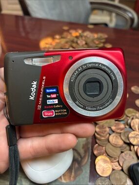 Kodak Red and Black Compact Digital Camera with 3x Optical Zoom